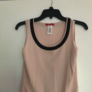 Loose fit stretchy top in pink. Looks great with a black jacket